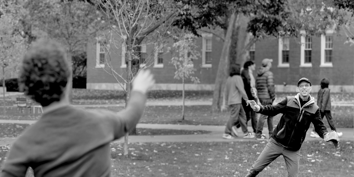 Bowdoin families and students enjoy fall weather on the Quad.