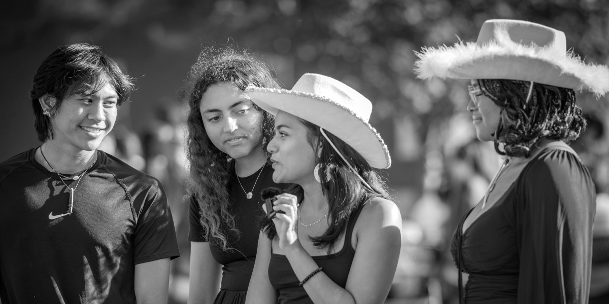 Bowdoin students recruit new members at the student activities fair.