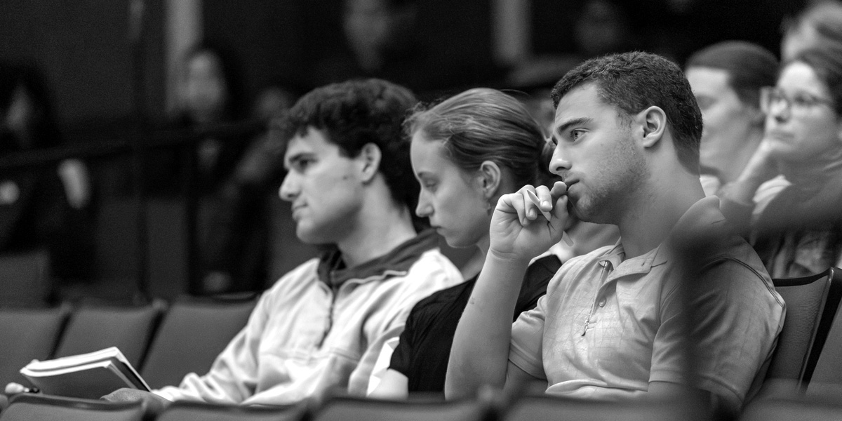 Bowdoin students listen to alumni talking about AI and leadership.