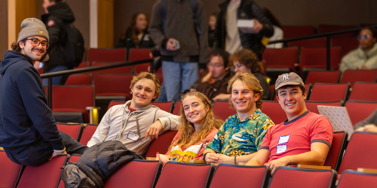 Bowdoin students at Sophomore Bootcamp begin their next activity.