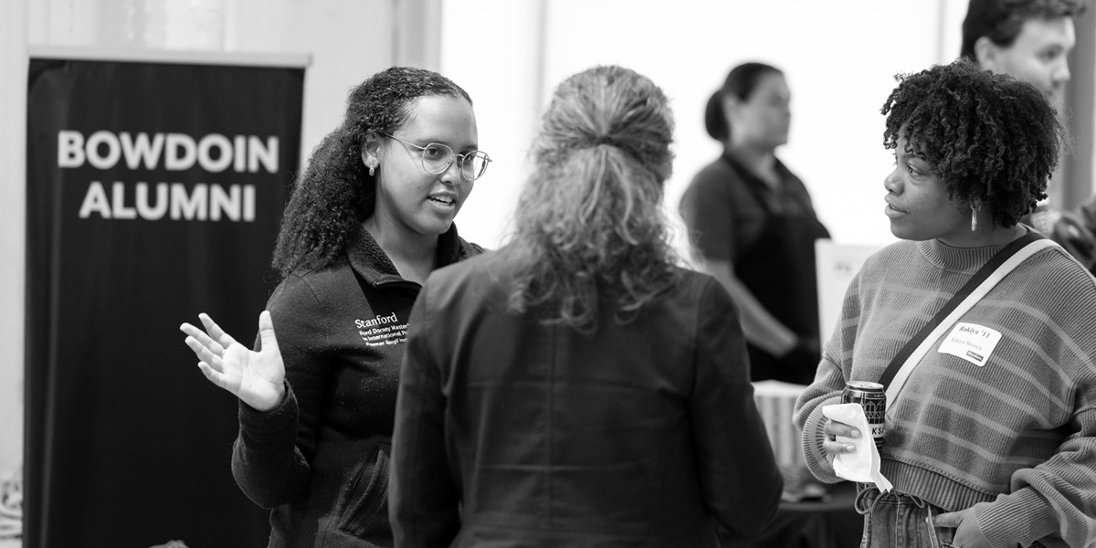 Bowdoin alumni in the Bay Area meet up for a networking event.