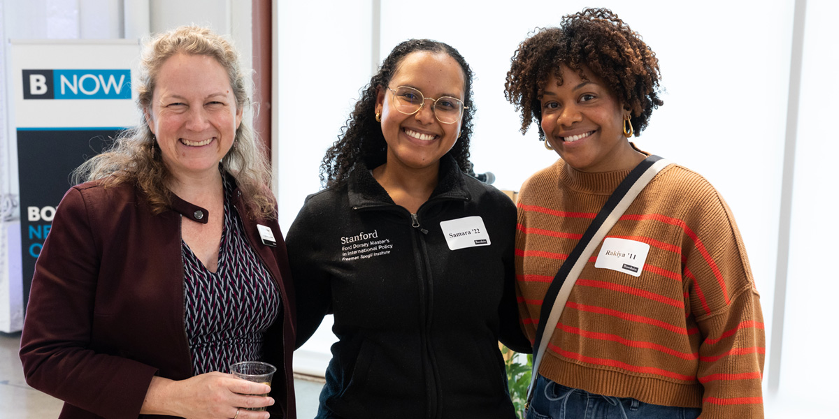Bowdoin alumni in the Bay Area meet up for a networking event.