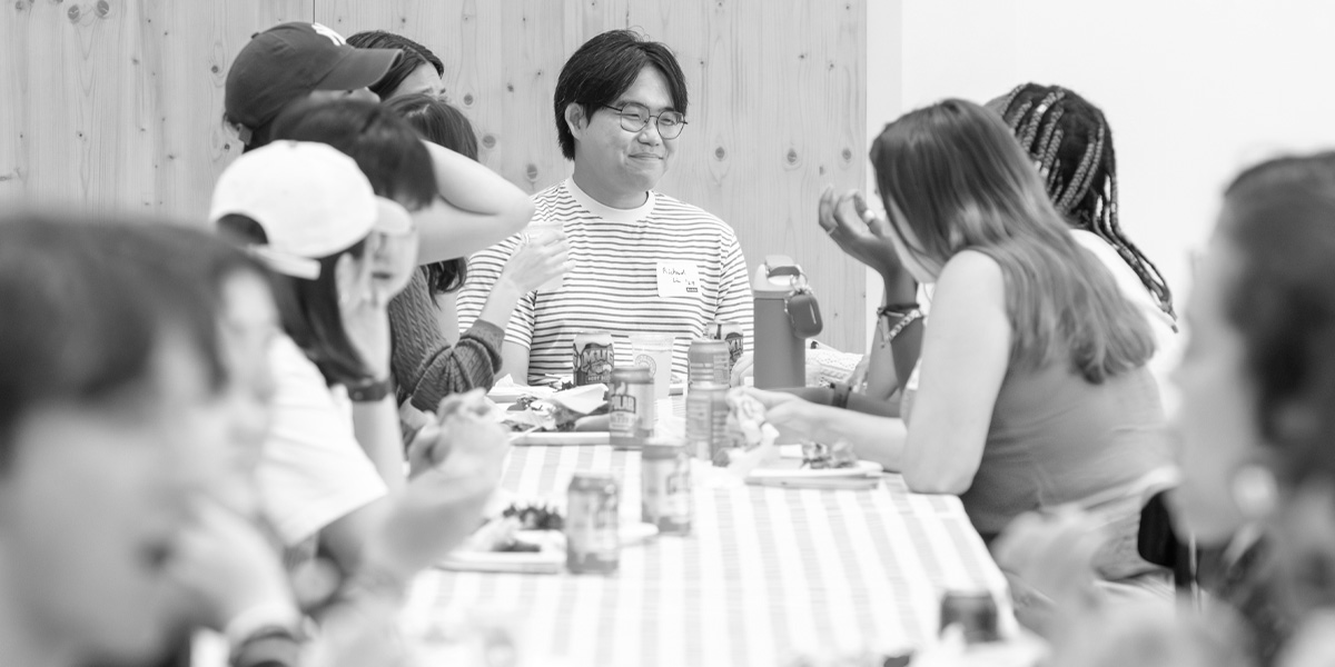 Bowdoin students on campus for the summer enjoy a picnic together.