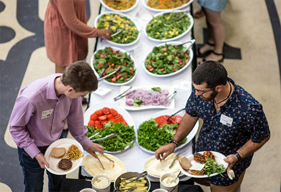 Students going through a buffet line