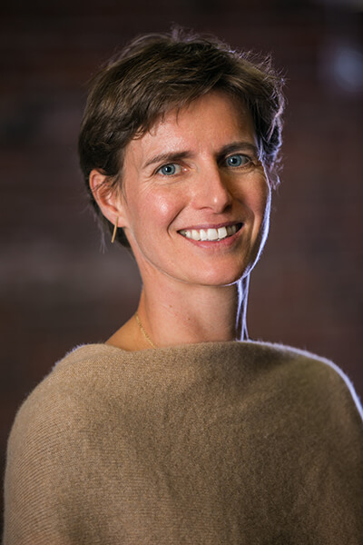 Image of Julie Johnson McVeigh ’97