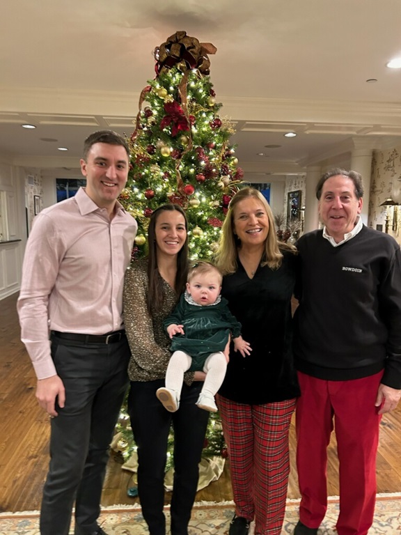 (L. to r.) Vincent Voiro, Taylor (Guiffre) Voiro ‘14, Madelyn Voiro, Nancy Guiffre P’14, Craig Guiffre P’14.
