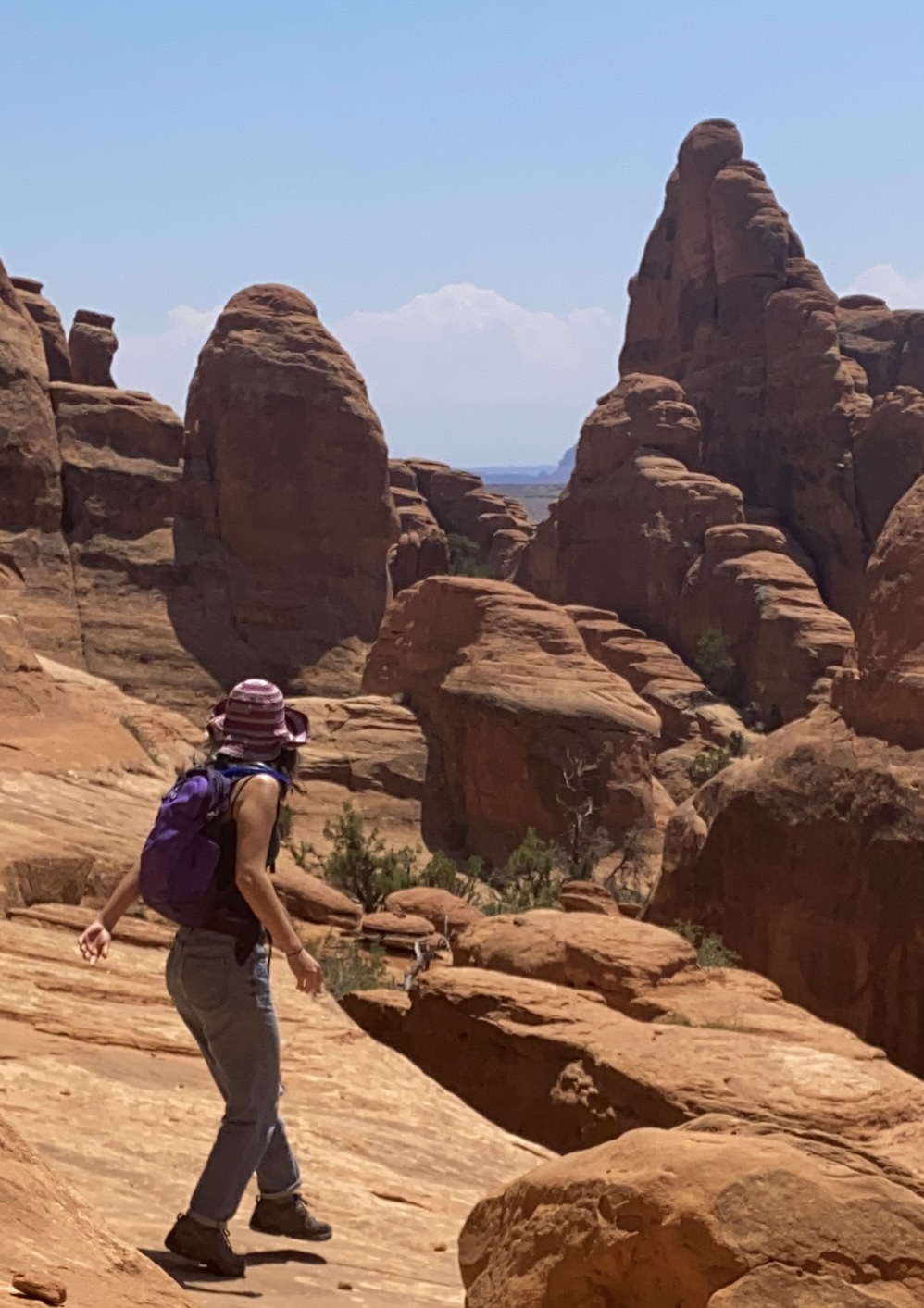 Lilly Browder ’24 walking on rock cliff
