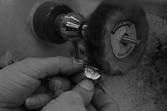 Le polissage et soudure de la fixation pour le ruban Le polissage et soudure de la fixation pour le ruban