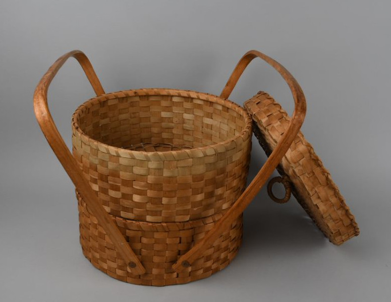 basket with handles and lid