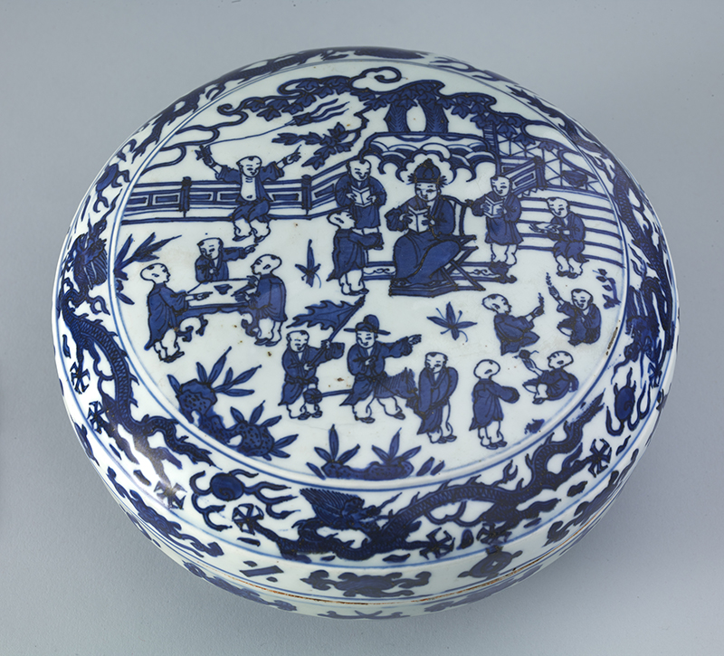 "Covered box," Ming Dynasty, Wanli period, 1573–1620, porcelain with underglaze blue decoration, Jingdezhen ware. Bowdoin College Museum of Art