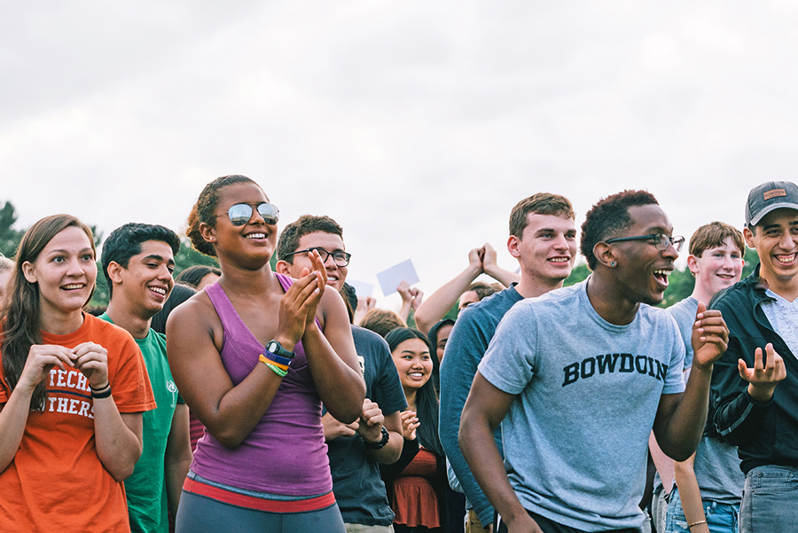 New students play games at orientation