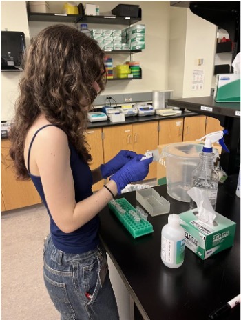 Zellie Lipman in lab