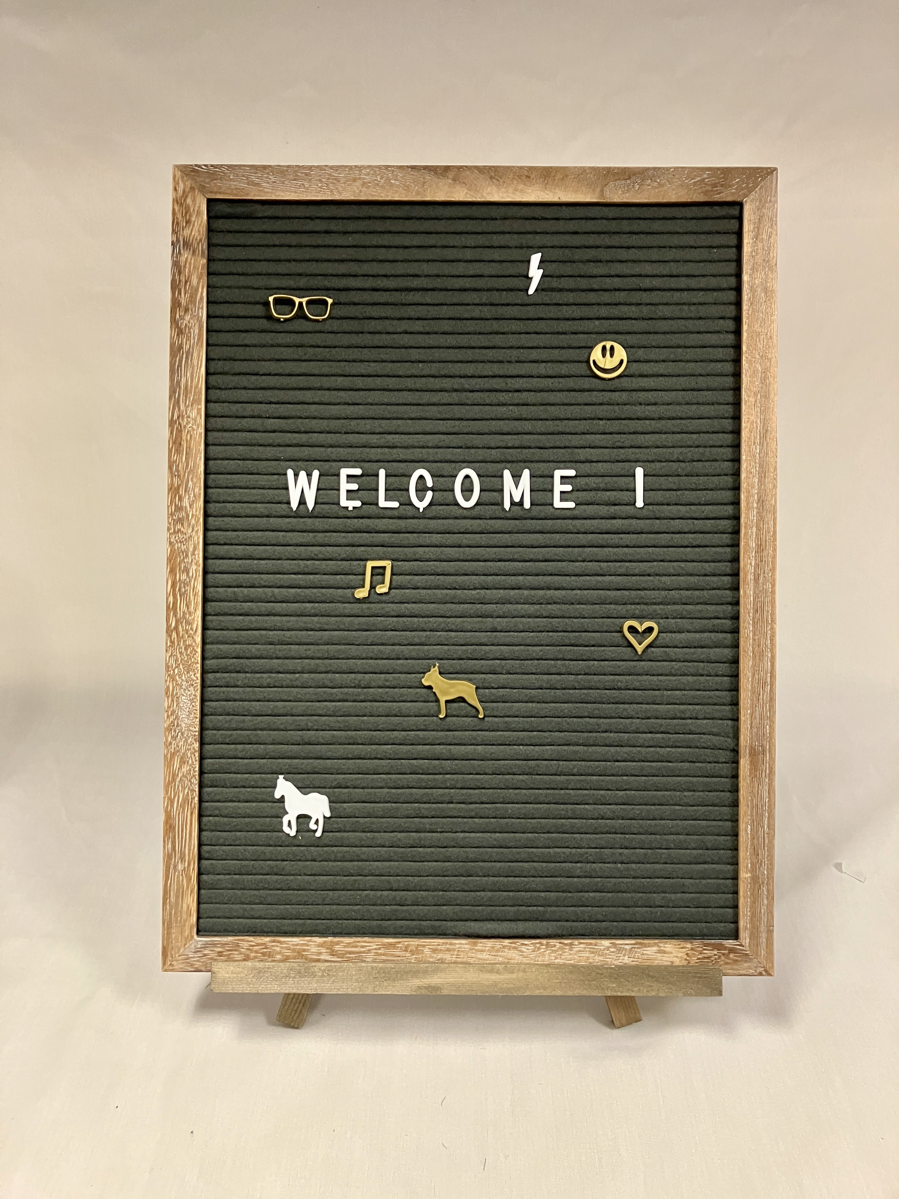 Small tent sign with the words "Welcome"