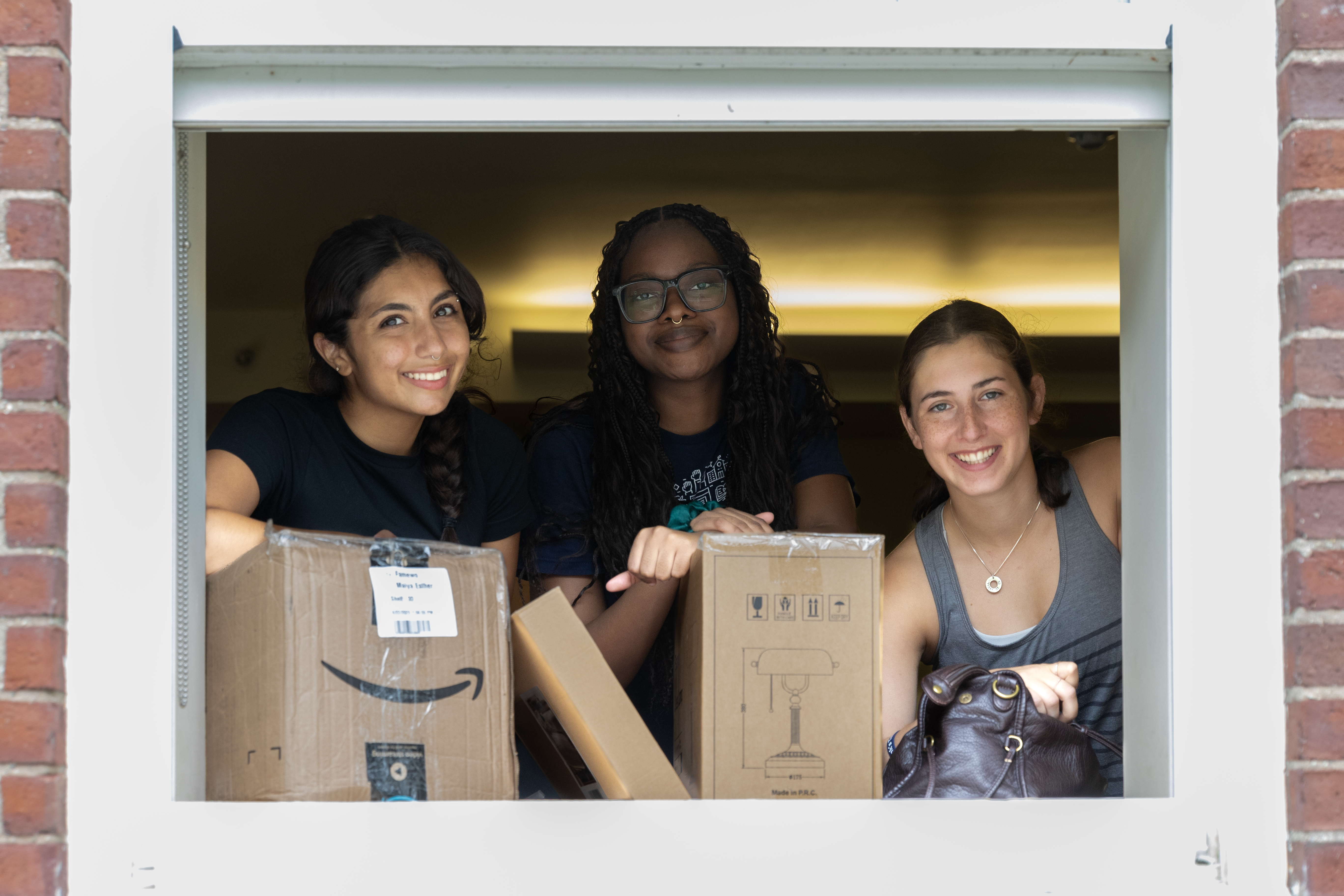 Bowdoin students helping move-in