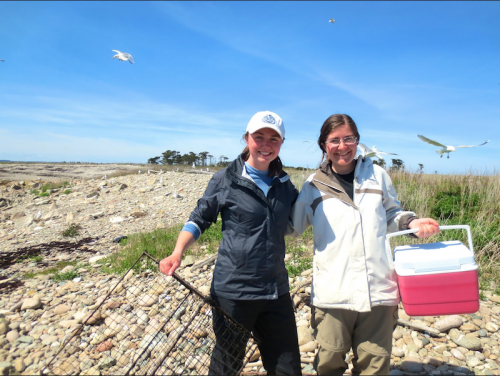 Claire Schollaert ’16 (left) and Kate Shlepr