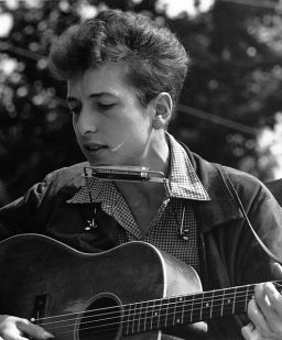 Bob Dylan, 1963 Photograph: The US Information Agency [Public domain], via Wikimedia Commons