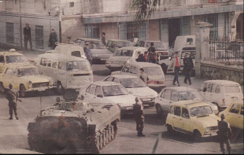 Military deployed in the streets of Algiers