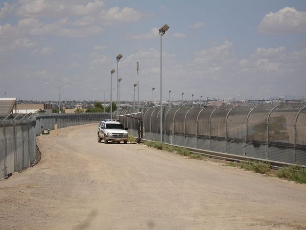 mexico_border_fence-e1485526796760.jpg
