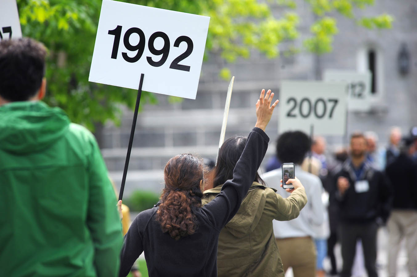 Alumni year signs