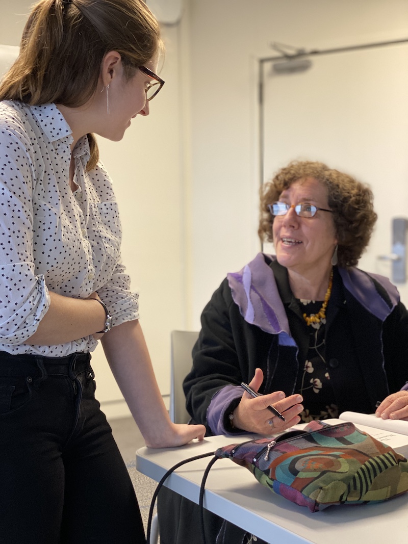 Elaine Weiss chats with a female studenteny