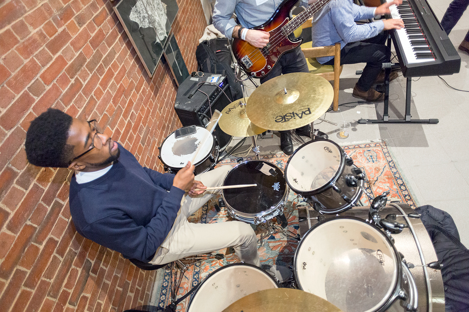 Bowdoin seniors celebrate the SCGC kickoff for the Class of 2020 - live music by 2020