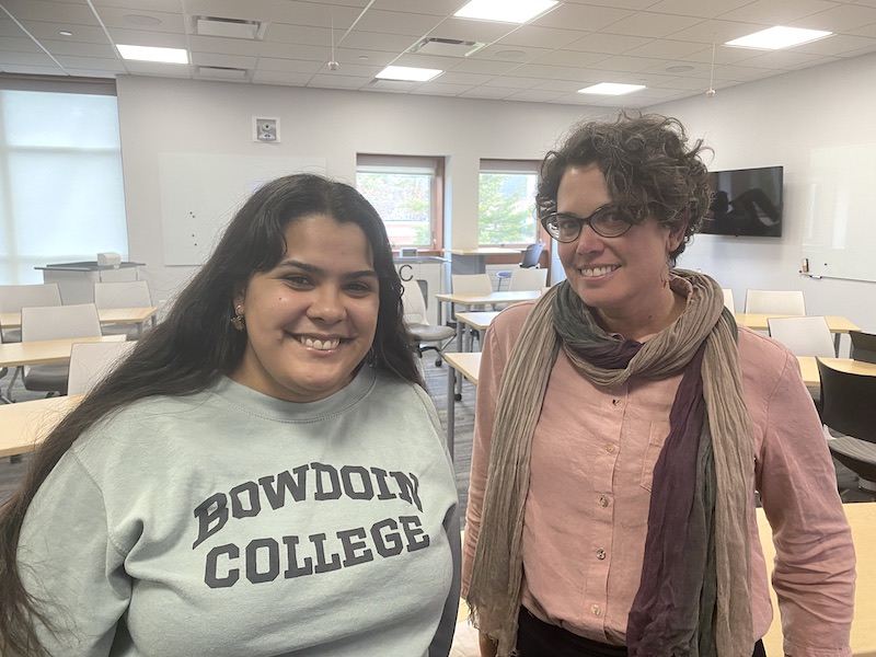 Esther Fernandez Rosario ’23 and Professor of Education Doris Santoro