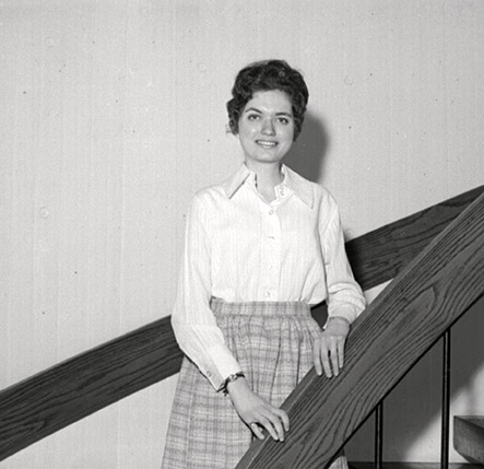 Susan Jacobson ’71 pictured in the then-Senior Center (now the entrance to Thorne Dining Hall) in April 1971.