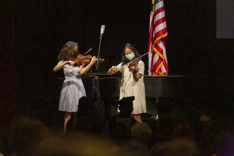 Julia Duvall ’23 and Paris Wilson ’23