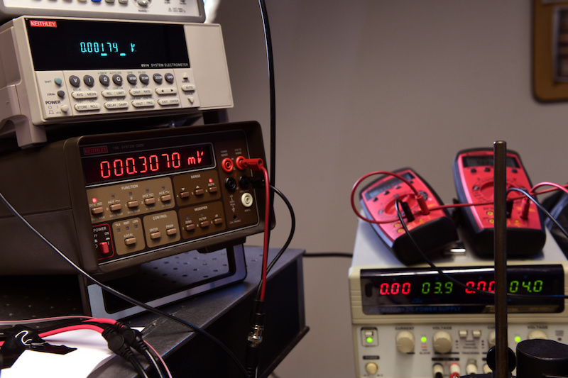 Read outs of the UV light transmission and reflection