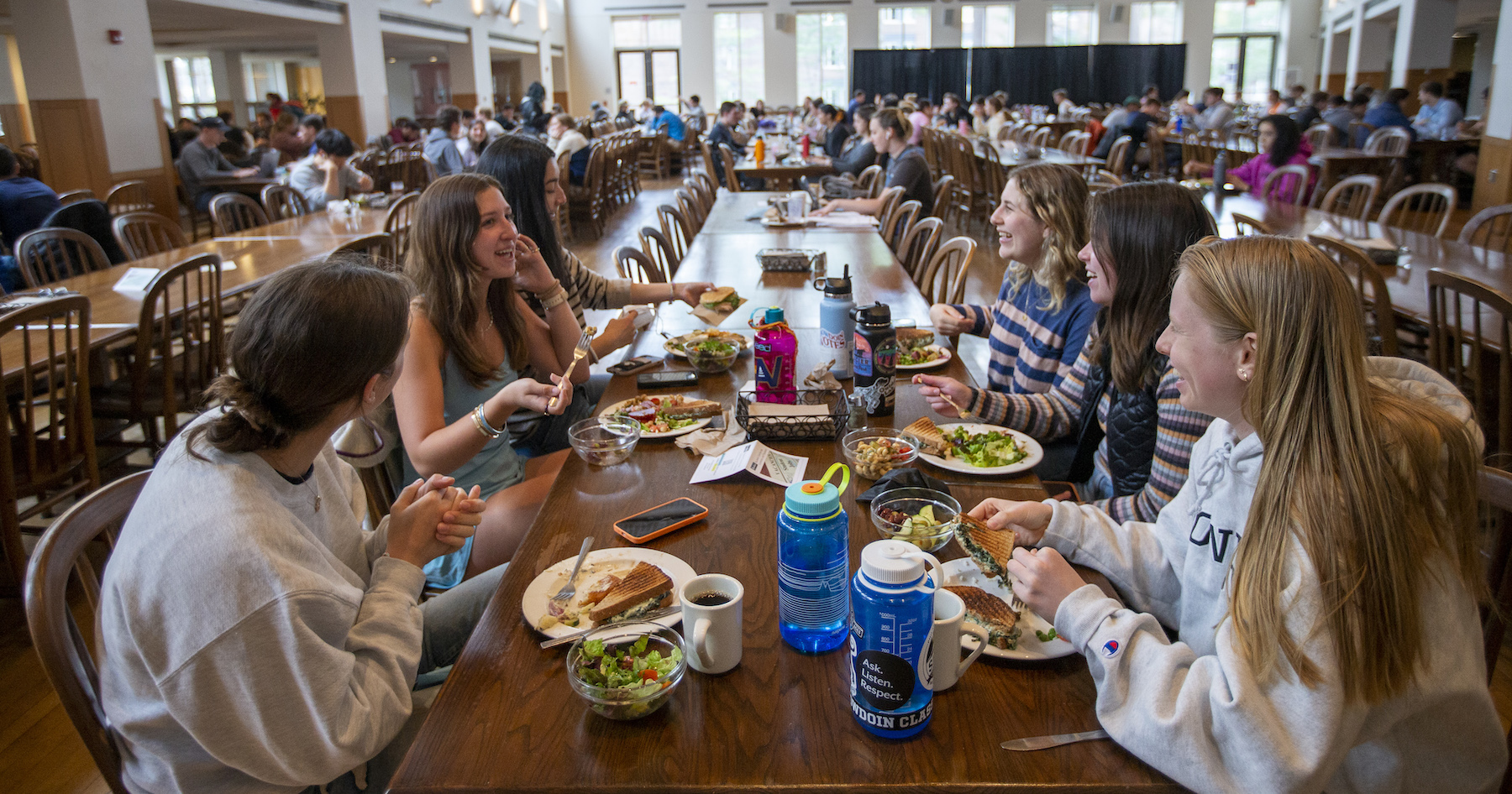 Students dining and laughing in Thorne Hall