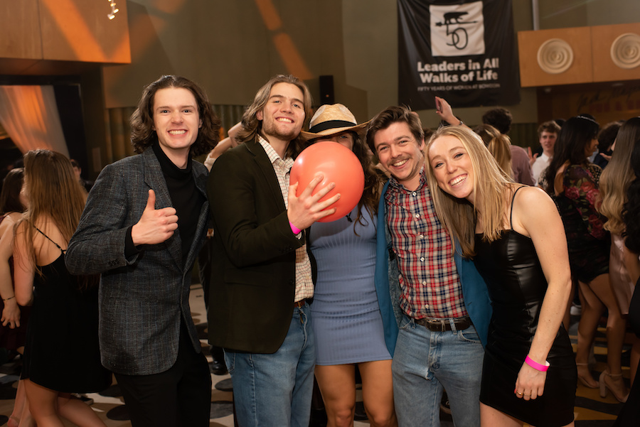 Friends with a red balloon