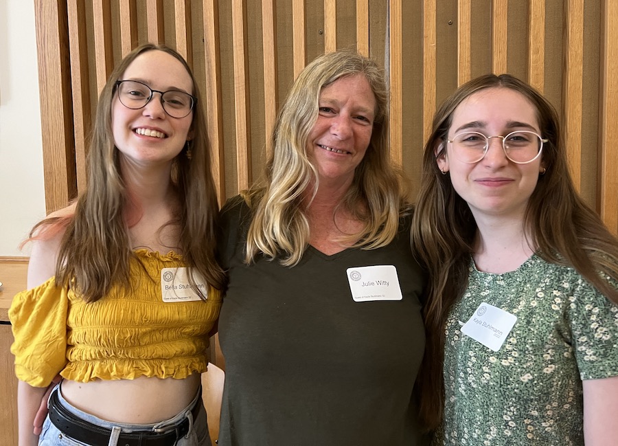 Kayla Stuhlmann ’22, with her mom and sister