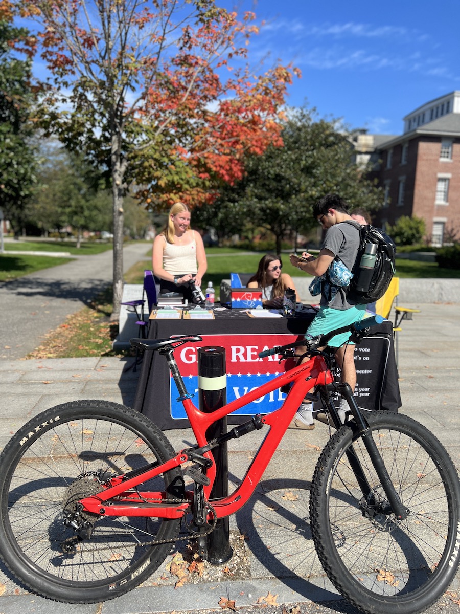 Bowdoin Votes members register students in October