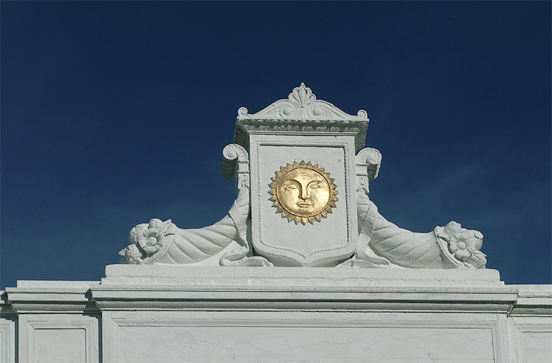 The Bowdoin College Sun above Moulton Union