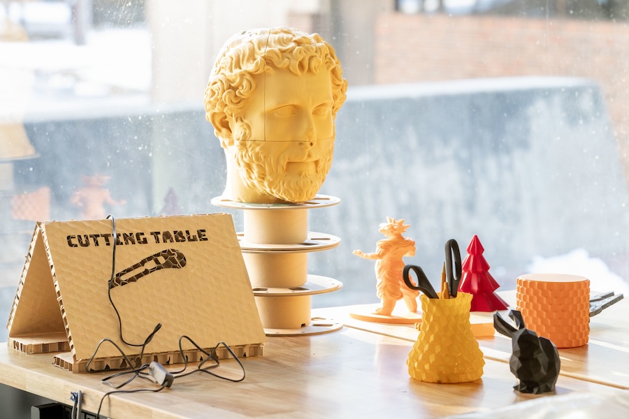 A yellow head of a Roman emperor