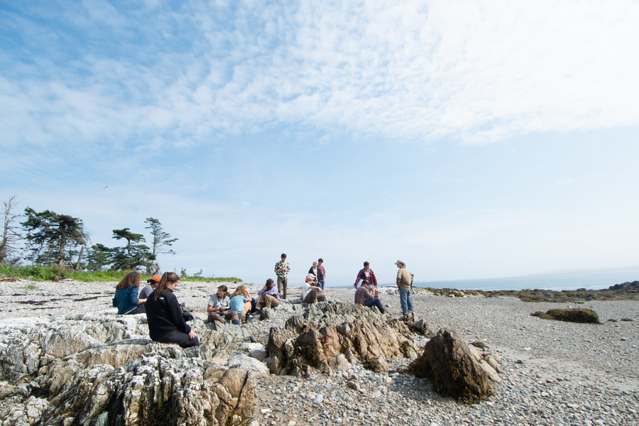 kent island summer fellowship students on beach 2024