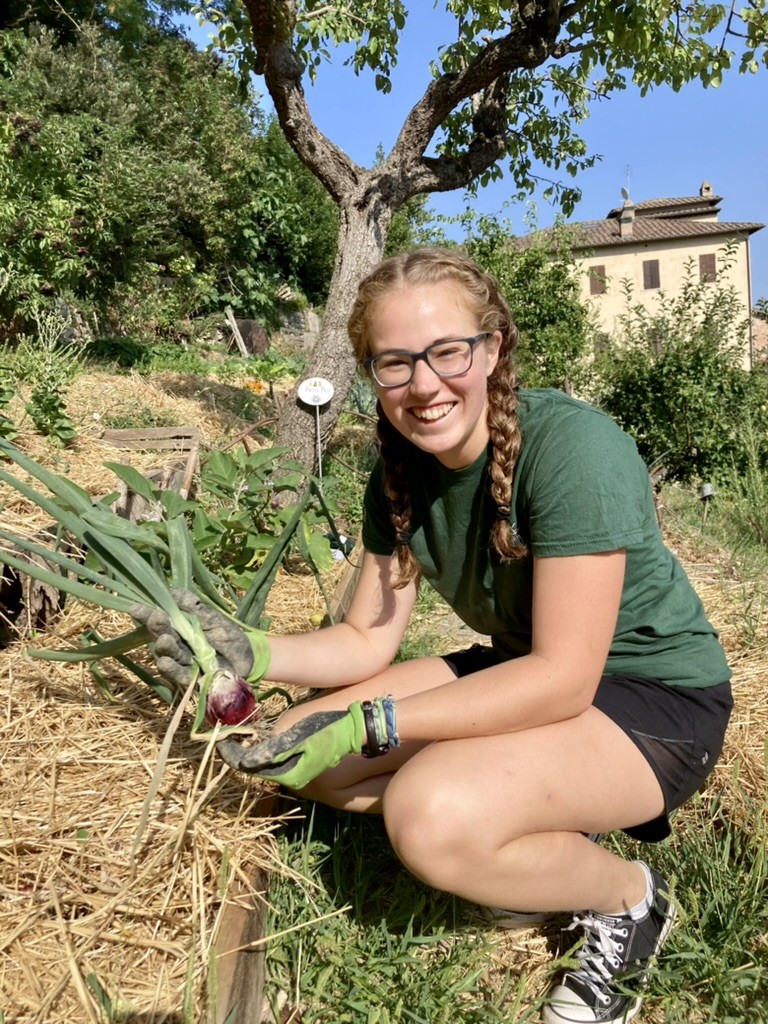 Katie Kurtz ’24 week leeks at a garden in Perugia