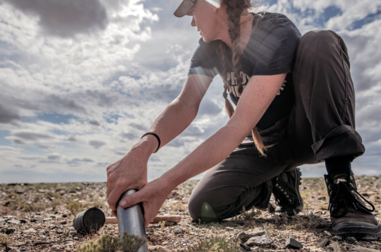 Kiers uses a soil core to collect fungi in the Gobi Desert.