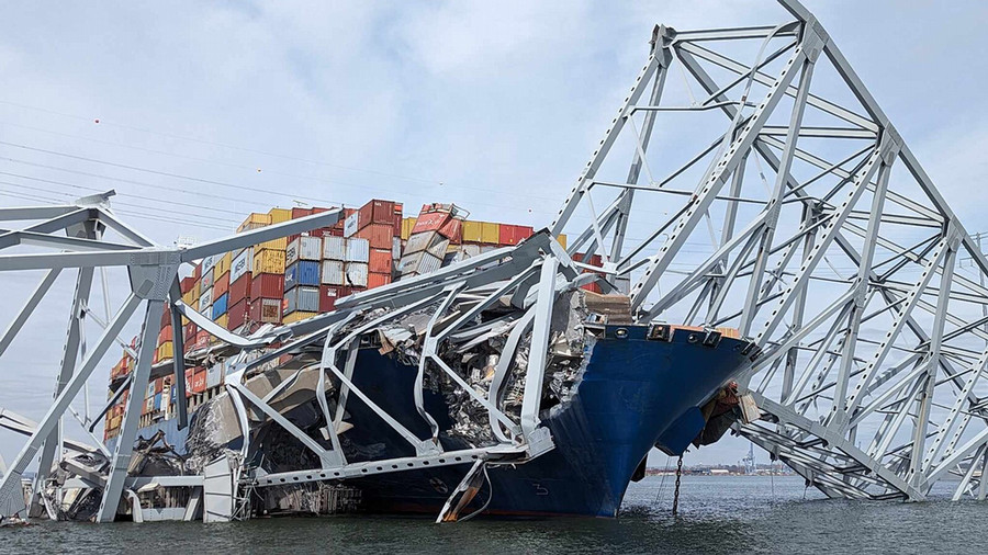 MV Dali hits FK Bridge in Baltimore, MD