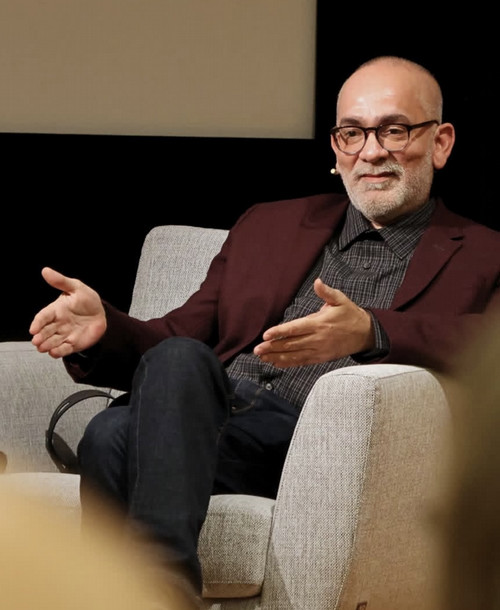 gustavo discussing book in munich