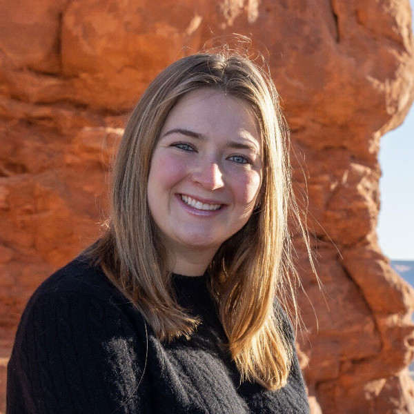 amaya nicklas27 linkedin portrait