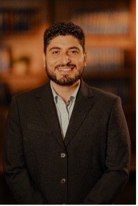 Beto Vargas headshot