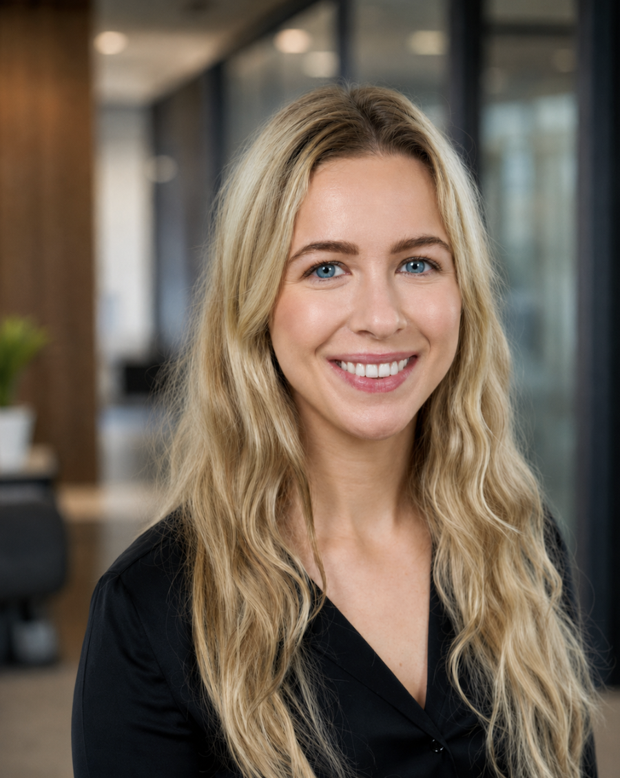 Hailey Wozniak headshot