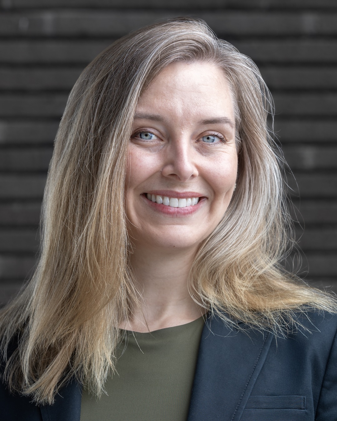 Kari Francis headshot