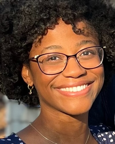 Thais Scott headshot
